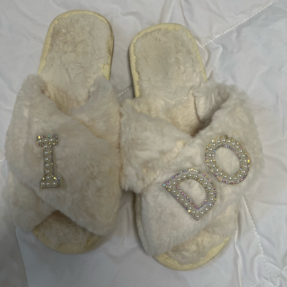 I do wedding slippers